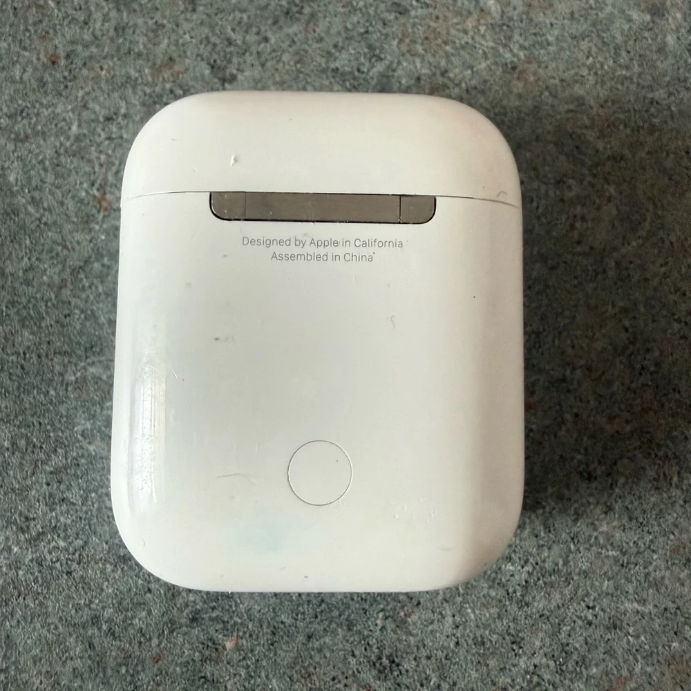 MVMT AirPods Case w Carabiner Empty Case Only Silicone Cover Apple AirPods